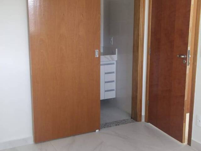 #220 - Apartamento para Locação em Poços de Caldas - MG